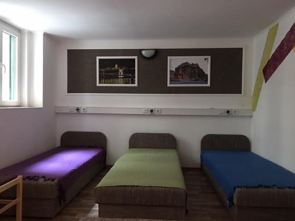 Opera Hostel บูดาเปสต์ ภายนอก รูปภาพ