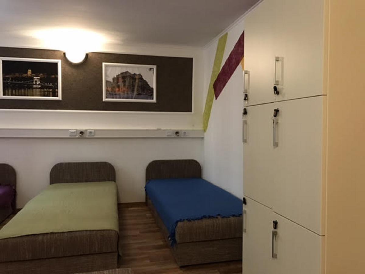 Opera Hostel บูดาเปสต์ ภายนอก รูปภาพ