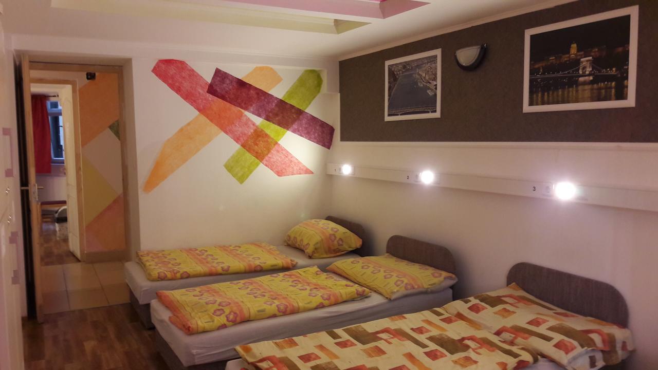Opera Hostel บูดาเปสต์ ภายนอก รูปภาพ