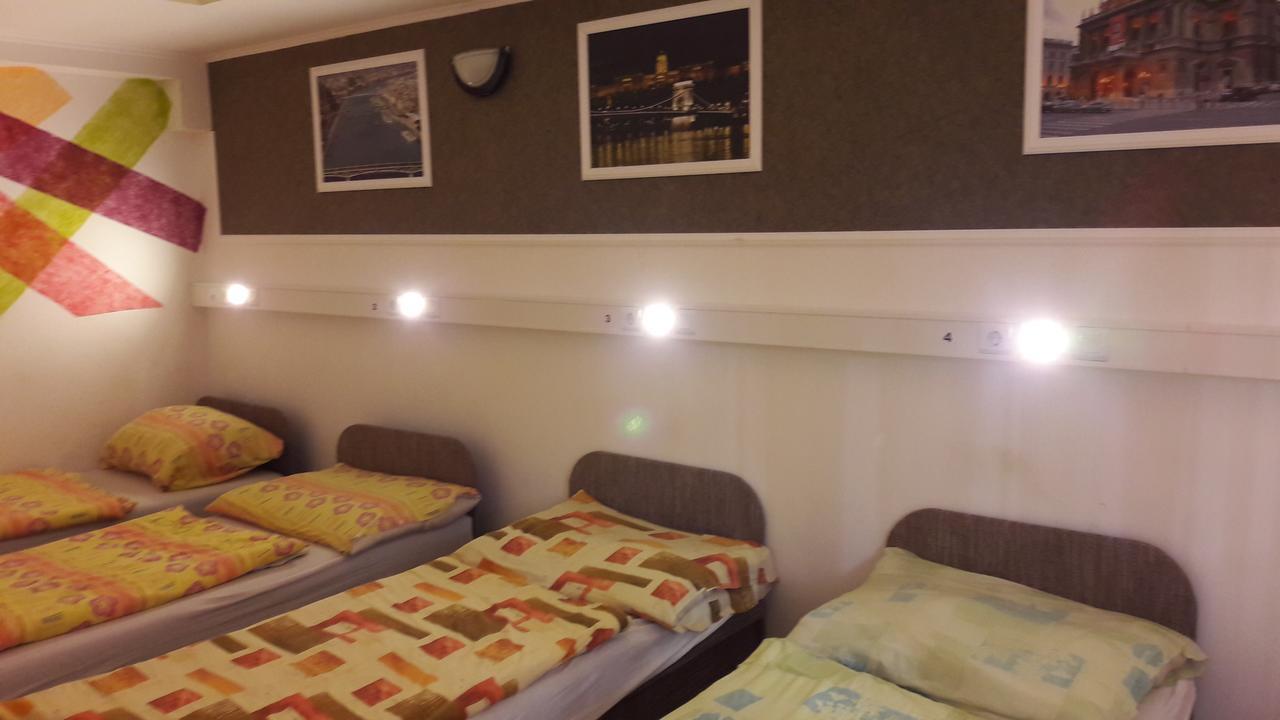 Opera Hostel บูดาเปสต์ ภายนอก รูปภาพ