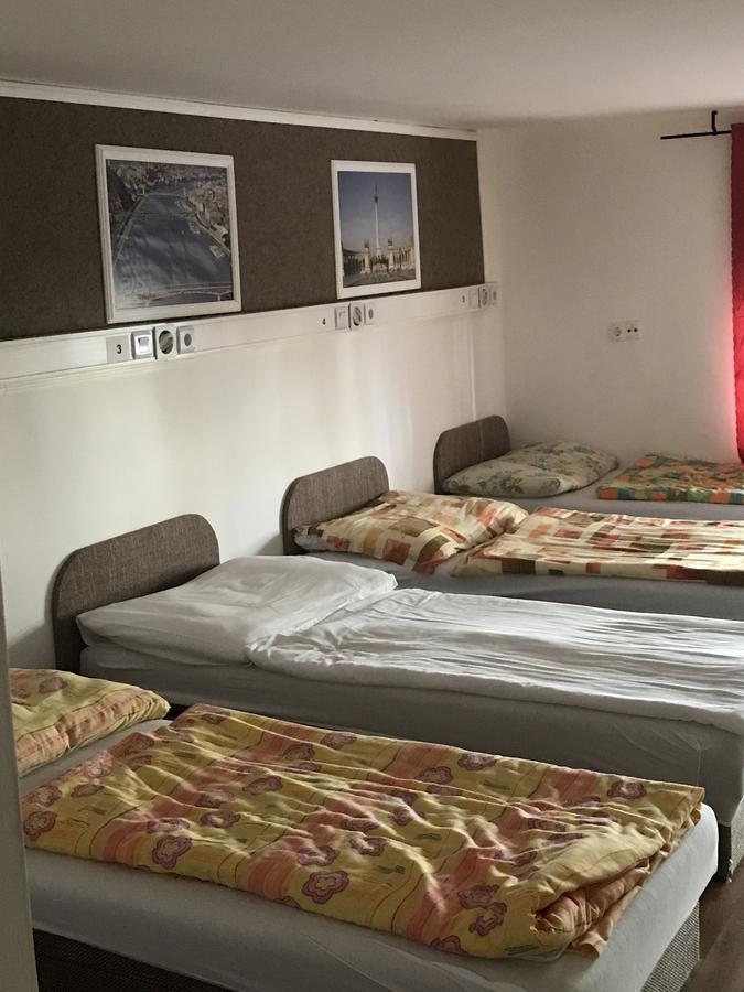 Opera Hostel บูดาเปสต์ ภายนอก รูปภาพ
