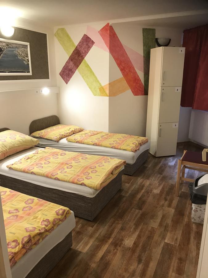Opera Hostel บูดาเปสต์ ภายนอก รูปภาพ