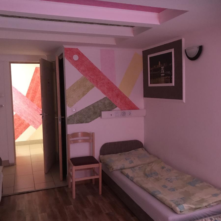 Opera Hostel บูดาเปสต์ ภายนอก รูปภาพ
