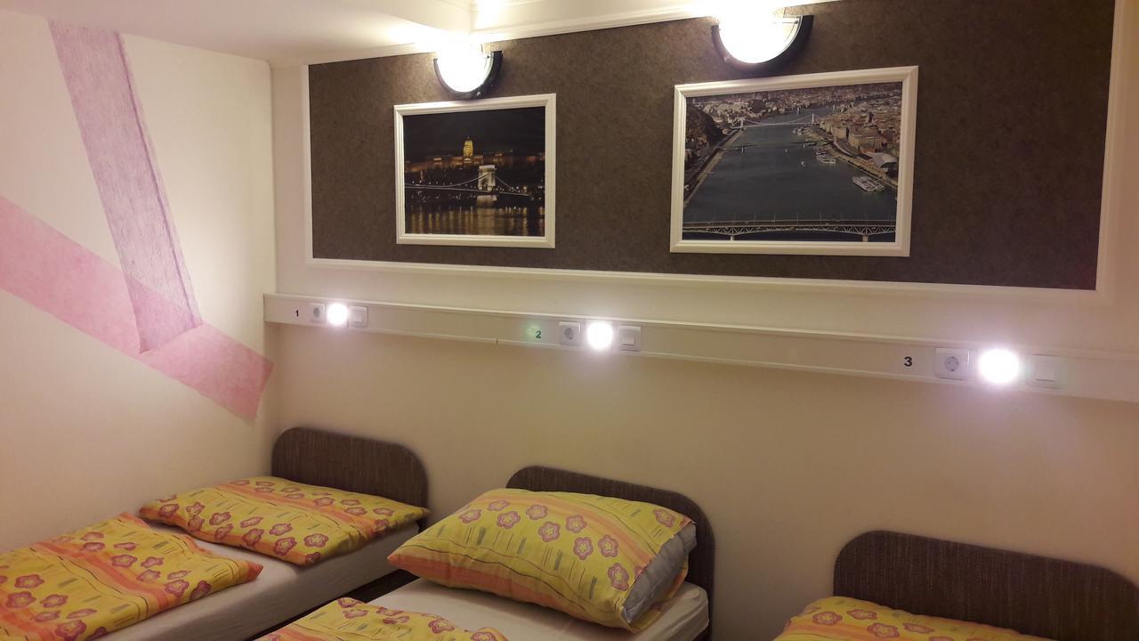 Opera Hostel บูดาเปสต์ ภายนอก รูปภาพ