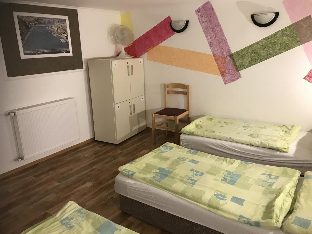 Opera Hostel บูดาเปสต์ ภายนอก รูปภาพ