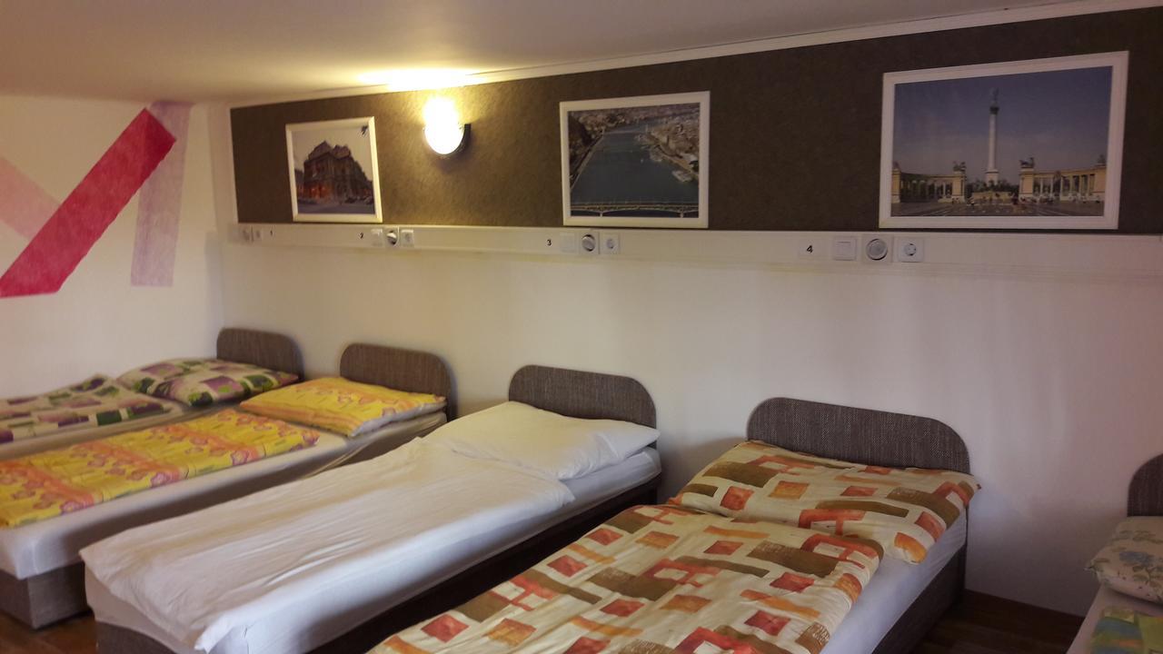Opera Hostel บูดาเปสต์ ภายนอก รูปภาพ