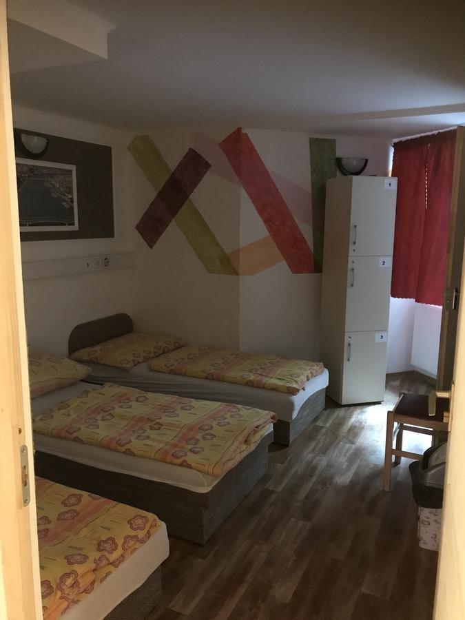 Opera Hostel บูดาเปสต์ ภายนอก รูปภาพ