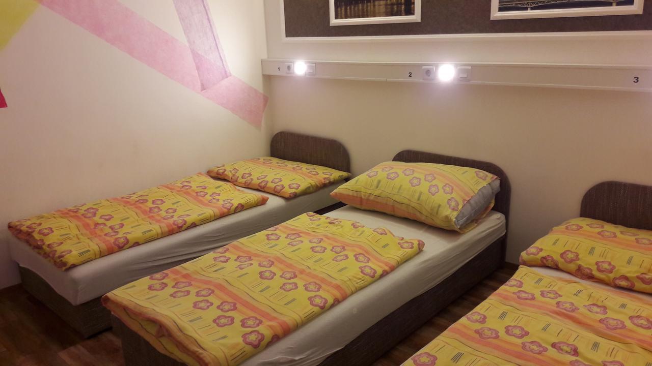 Opera Hostel บูดาเปสต์ ภายนอก รูปภาพ