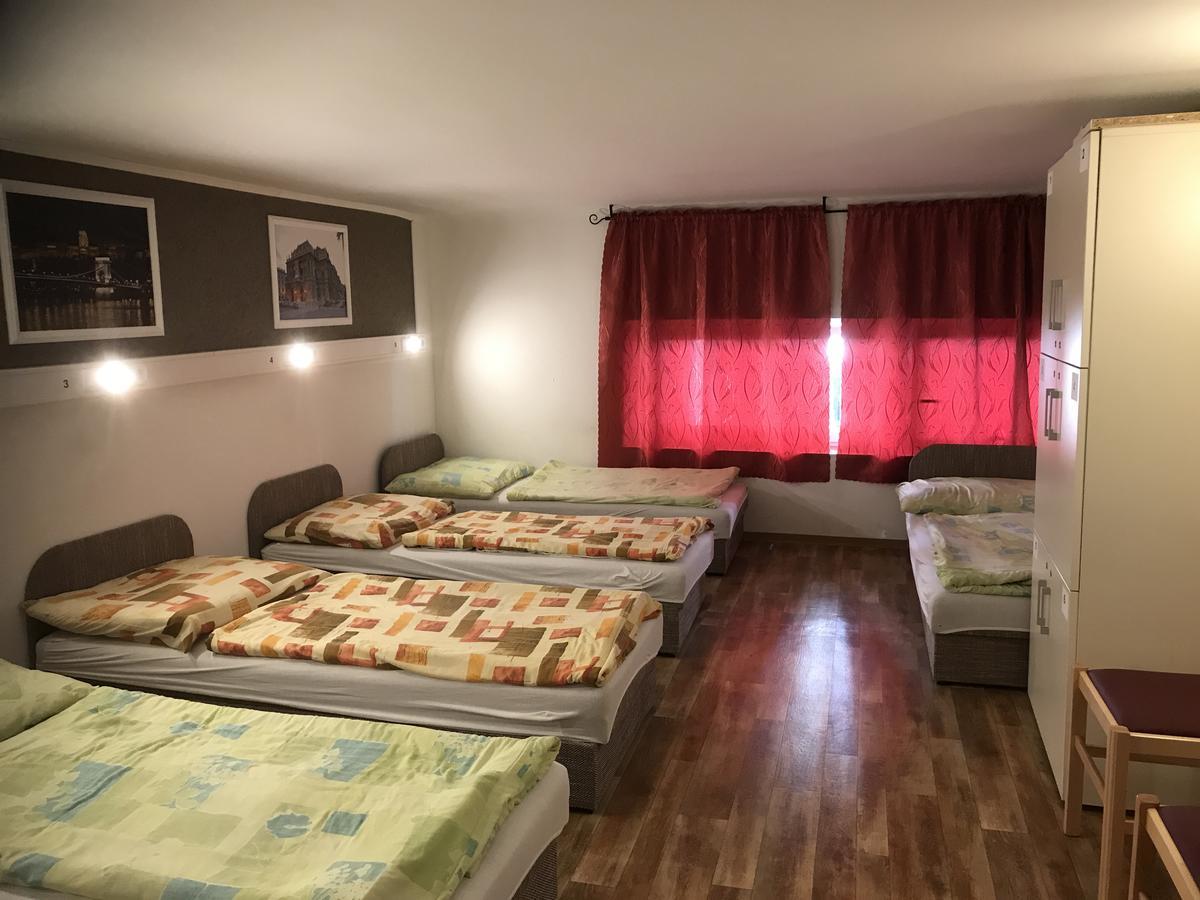 Opera Hostel บูดาเปสต์ ภายนอก รูปภาพ