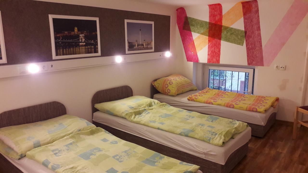 Opera Hostel บูดาเปสต์ ภายนอก รูปภาพ