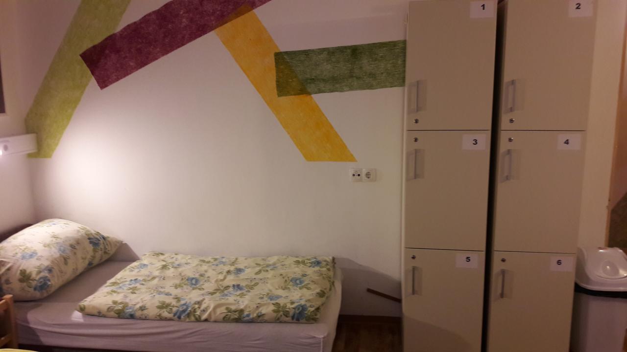 Opera Hostel บูดาเปสต์ ภายนอก รูปภาพ