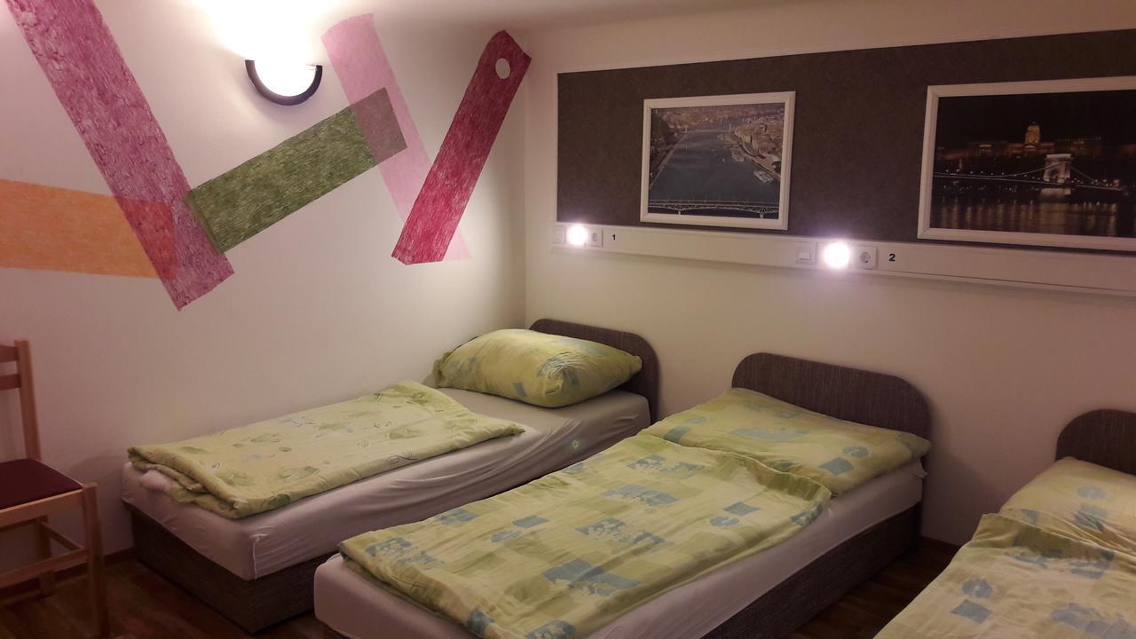 Opera Hostel บูดาเปสต์ ภายนอก รูปภาพ